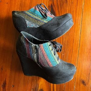 Liliana wedge bootie native southwest design, size 7, suede bootie, wedge